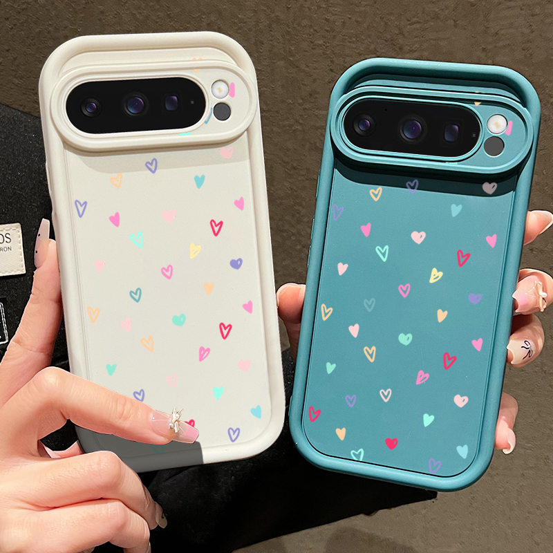 Custodia morbida colorata con  - Google Pixel 8A recensione e prezzo